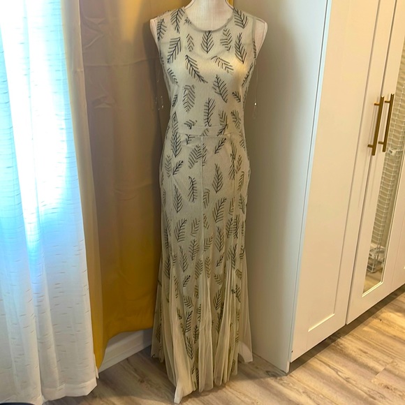 Medium tan / gold / black dress - Picture 1 of 5